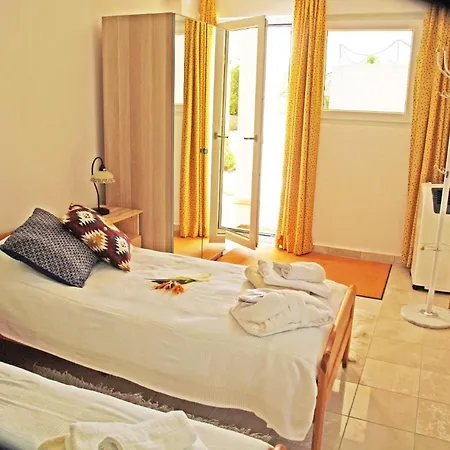 In Ermioni Mit Grill, Gemeinschaftlichem Pool Und Terrasse
